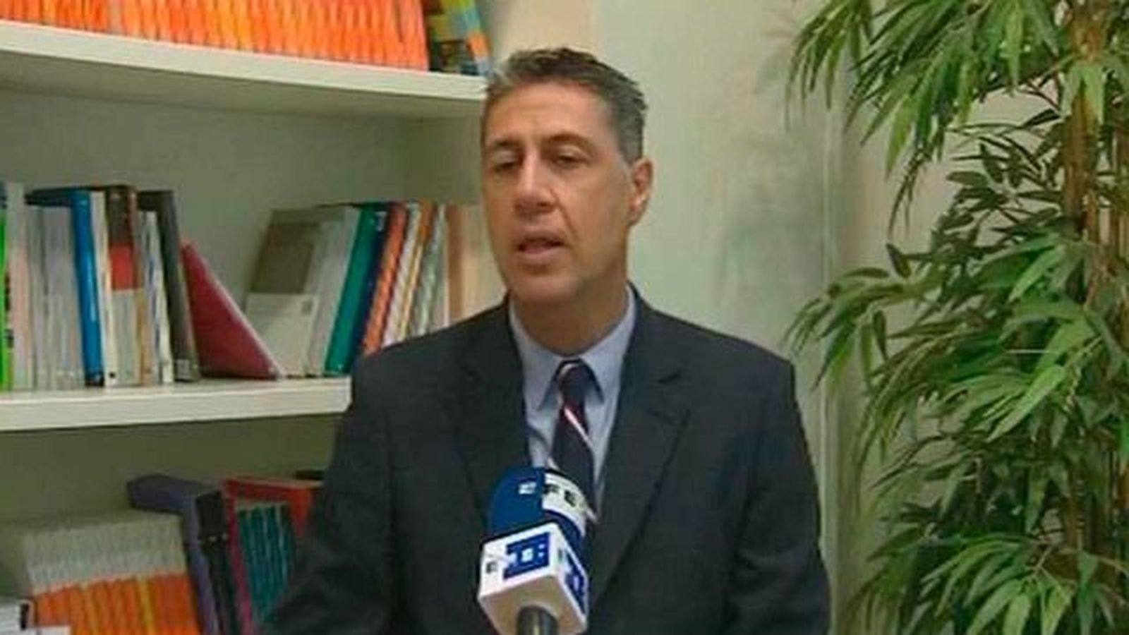 Albiol: "Si alguien ha comprado urnas, o las devuelve o se las va a comer"
