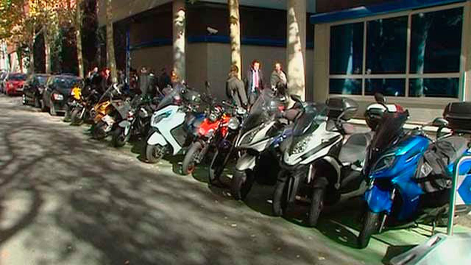Motos