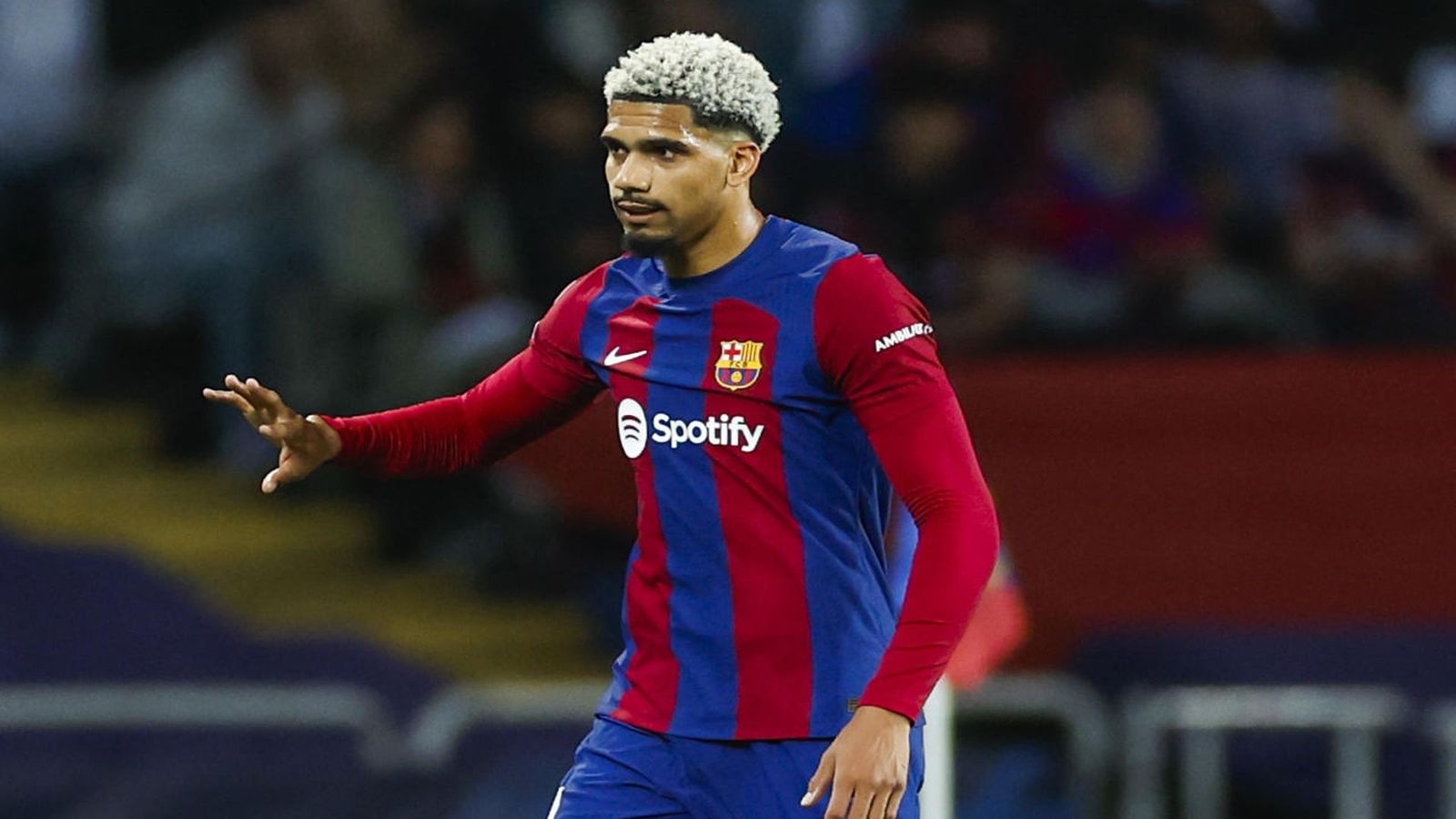 Araujo responde a Gündogan: "Tengo códigos y valores que creo que hay que respetar"