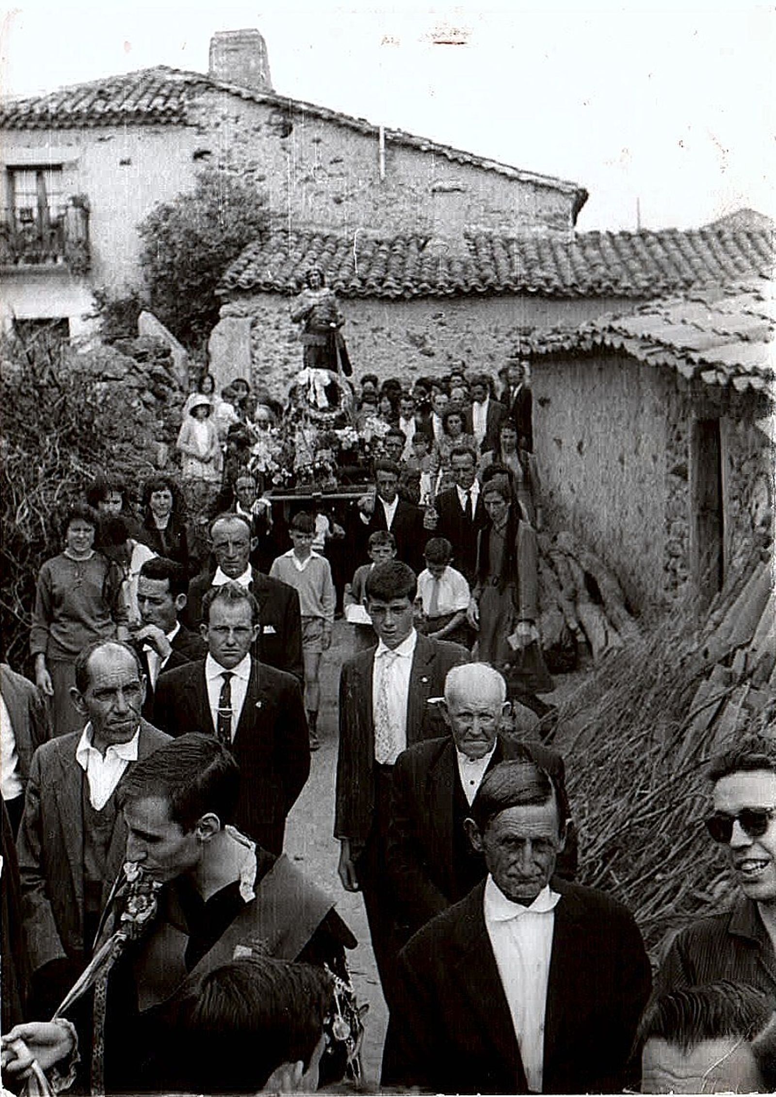 Imagen histórica de la procesión de San Isidro en Garganta de los Montes