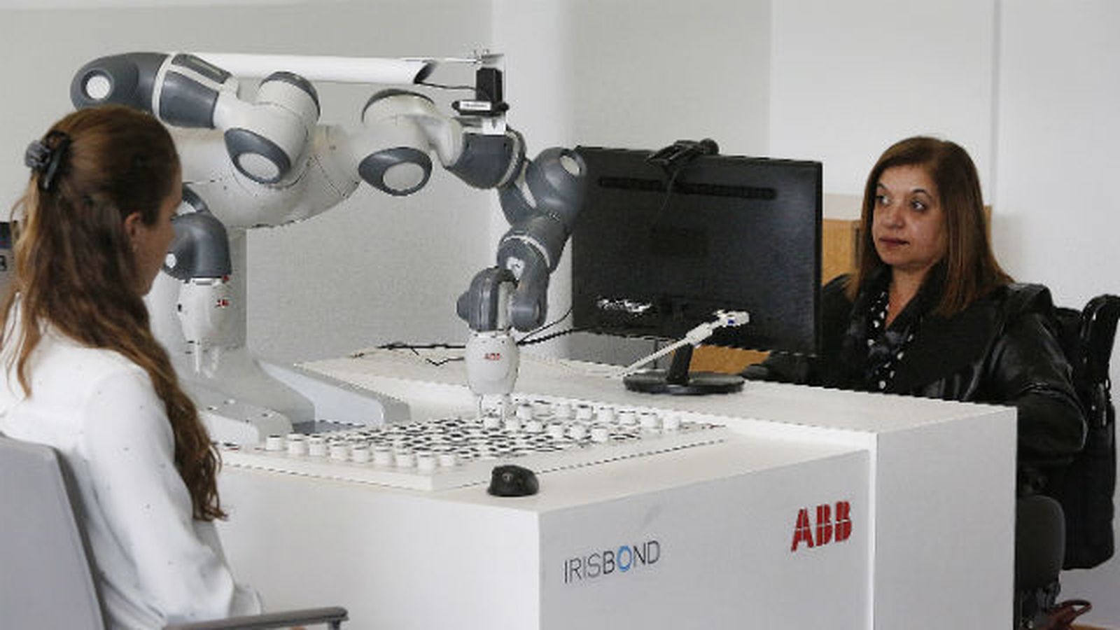 Desarrollan una tecnología que permite controlar robots con la mirada