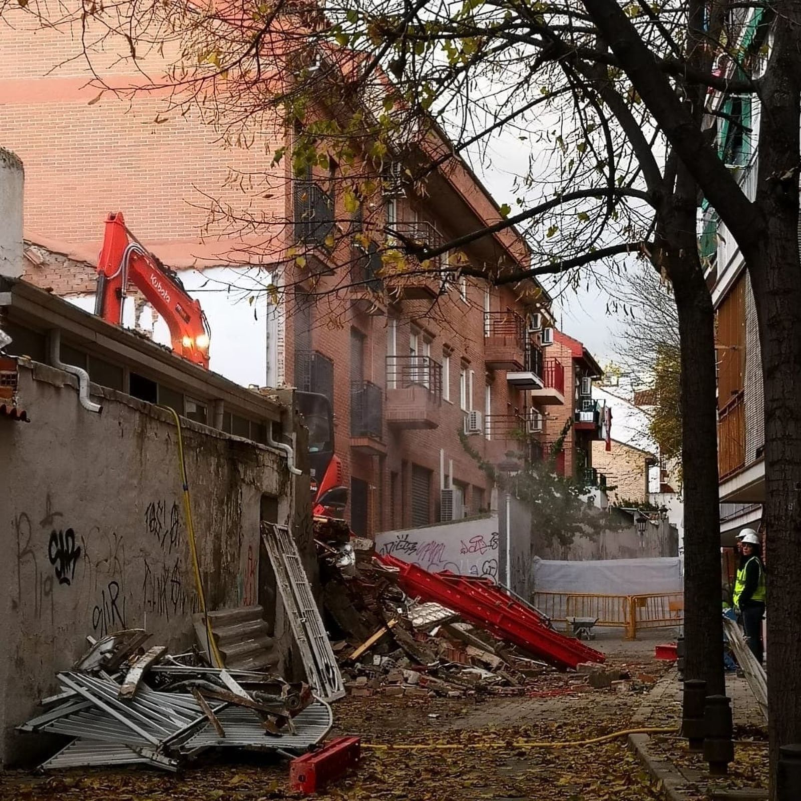 Edificio derribado en San Fernando de Henares por las grietas provocadas por el metro
