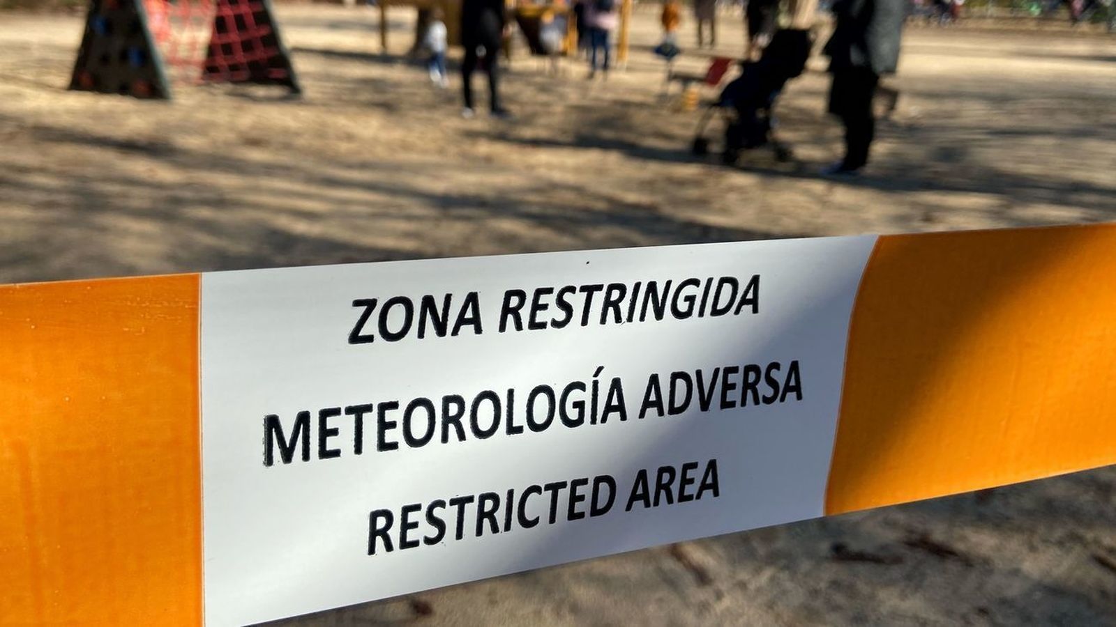 El Retiro y otros ocho parques de Madrid balizados por condiciones meteorológicas adversas