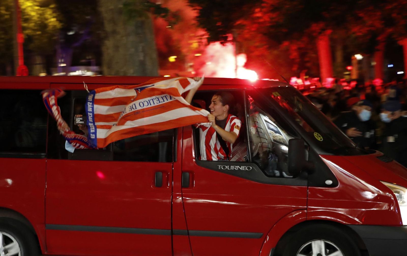 La afición del Atlético de Madrid celebra la Liga en Neptuno