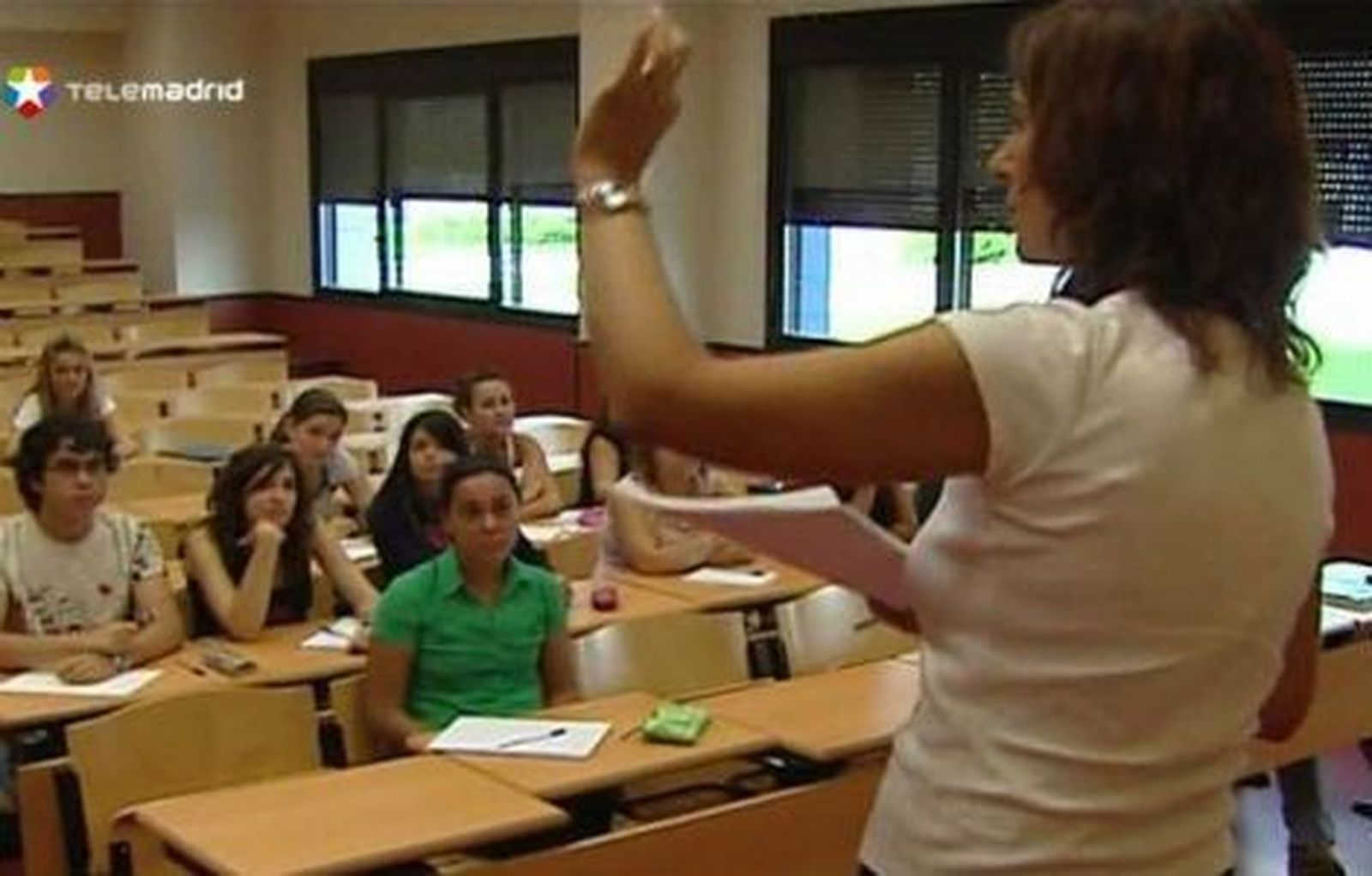 España gasta en educación un 15 % más que la OCDE por año y alumno