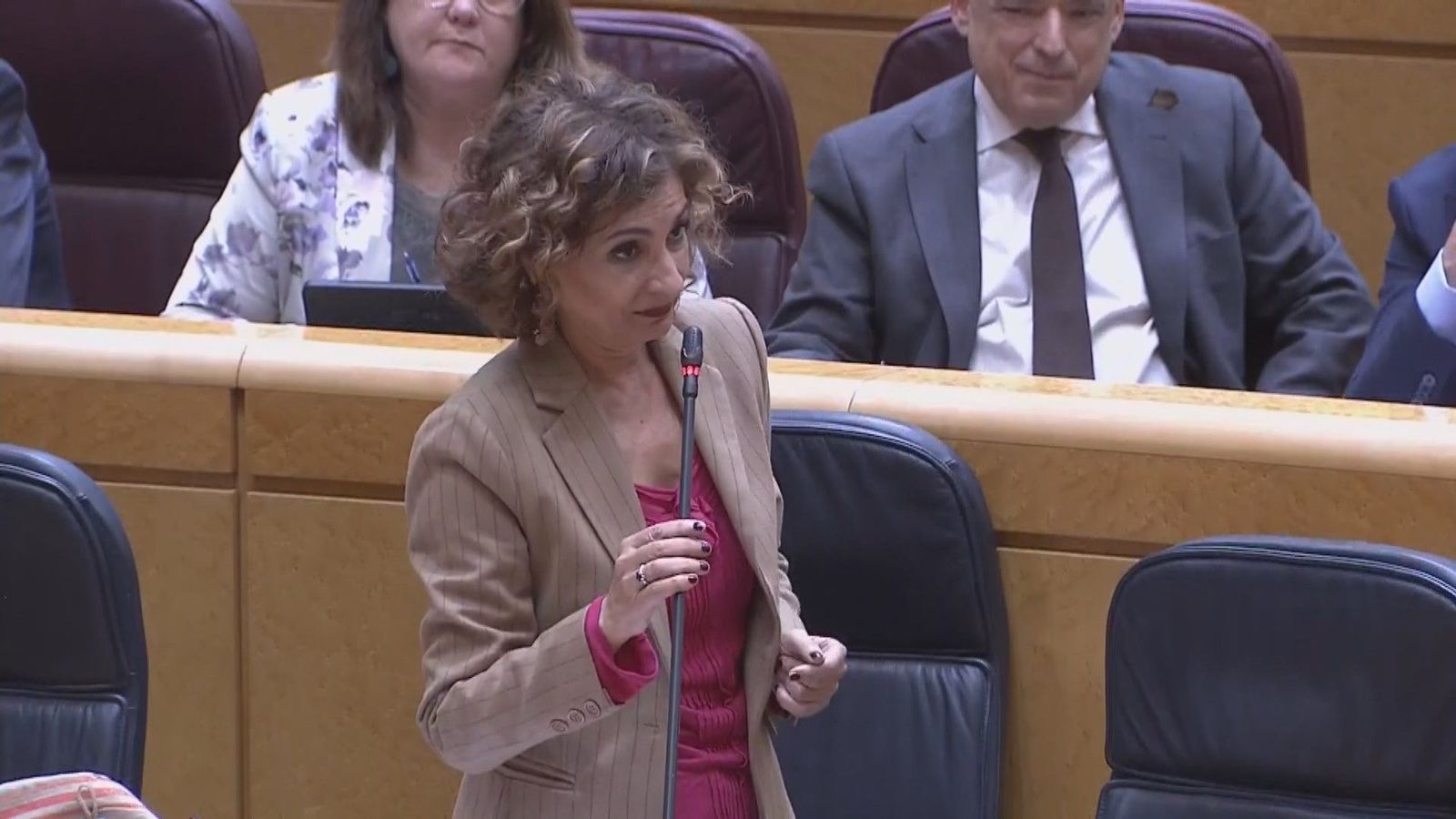 Montero reitera la legalidad del rescate a Air Europa mientras el PP cree que conecta todas las tramas