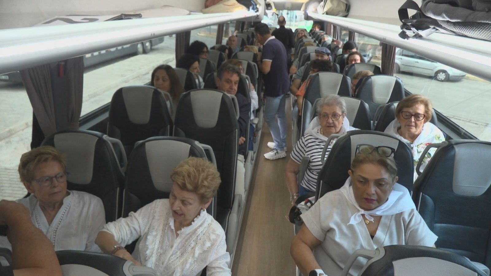 En avión, tren, autobús, coche... miles de peregrinos llegan a Madrid para ver a León XIV