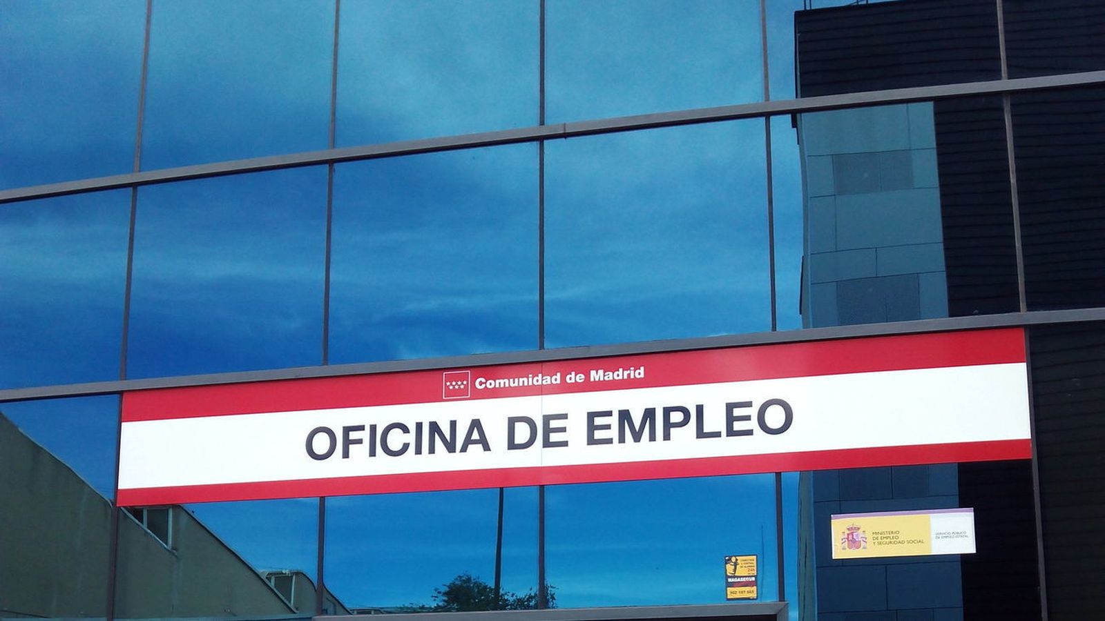Ofertas de trabajo del Servicio Regional de Empleo: Administrativo, logística y piscinas