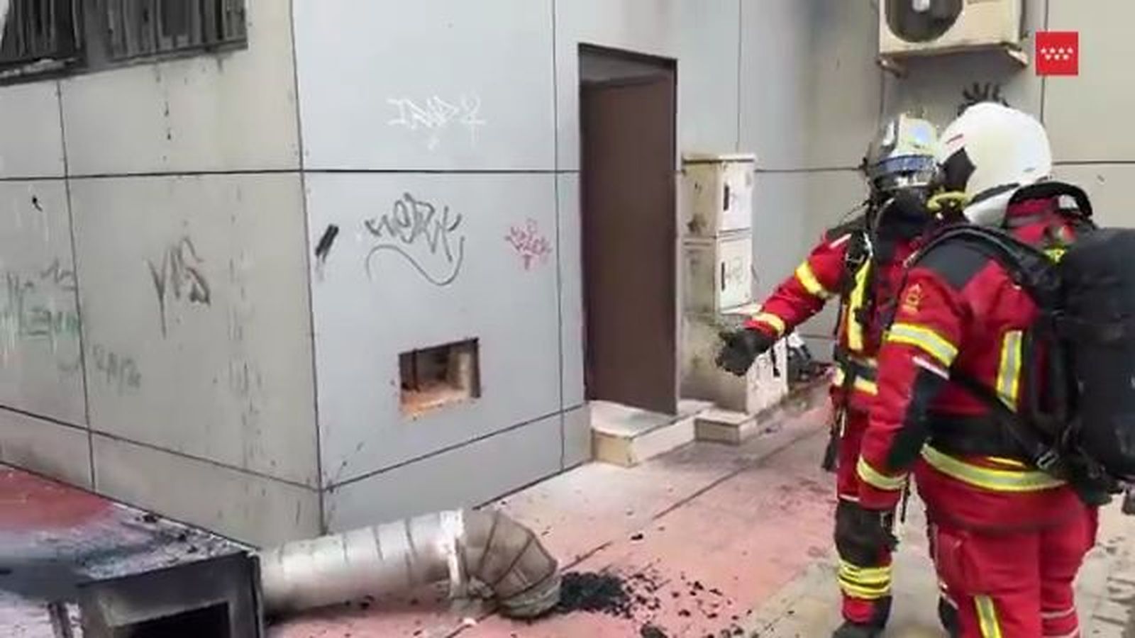 Dos heridos por intoxicación de humo en el incendio en un restaurante en Coslada
