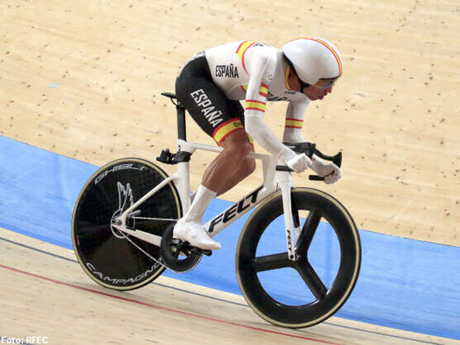 Albert Torres, a cuatro puntos del  bronce