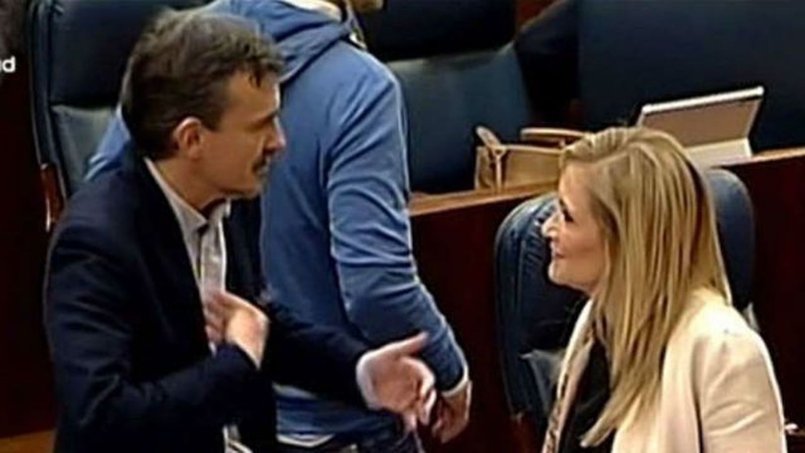 Cifuentes y López se reprochan dañar a los madrileños con los presupuesto de EMT