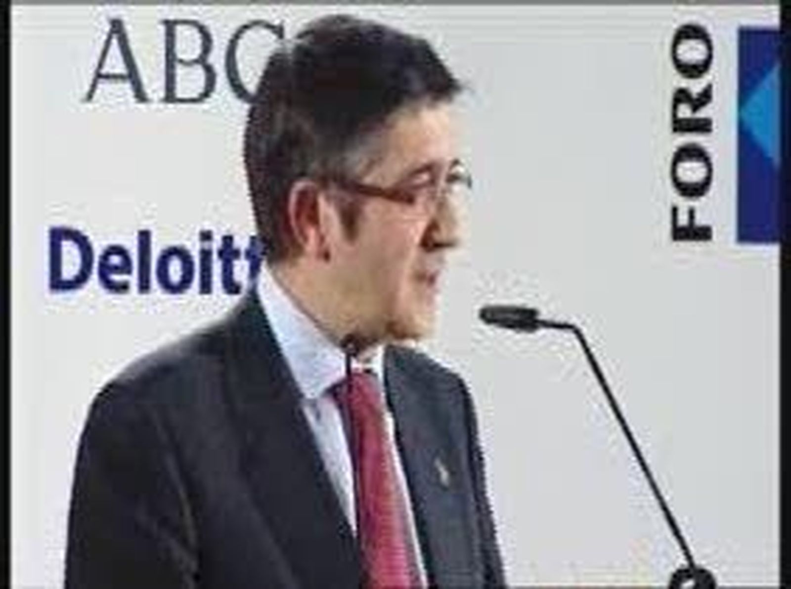 López dice que hay "matices" en el PSOE sobre Sortu pero  pide que no dén lecciones a 500 kilómetros de distancia