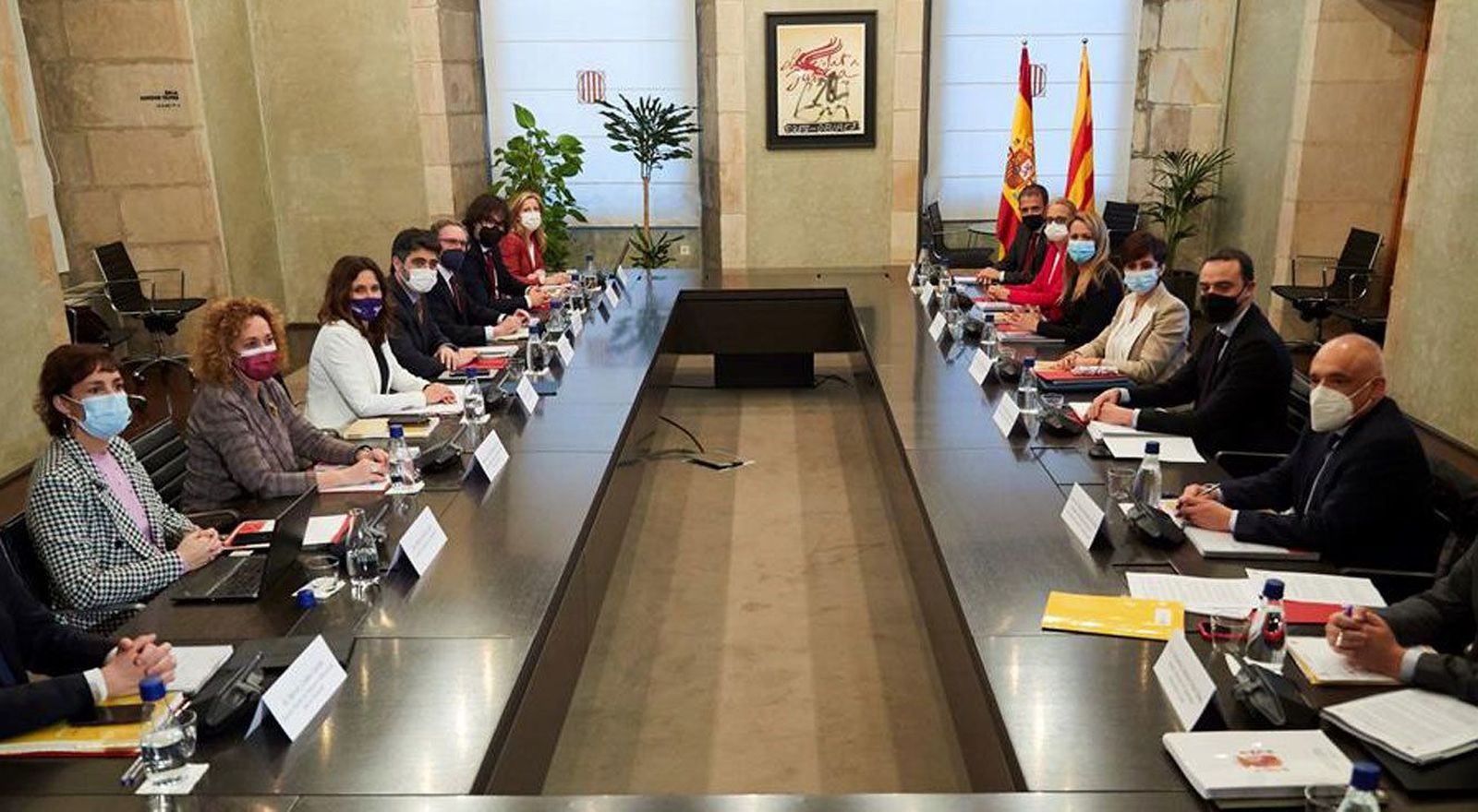Preacuerdo para traspasar a Cataluña la gestión de becas e ingreso mínimo