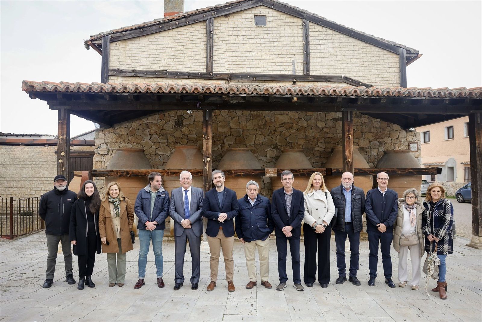 La Comunidad de Madrid entrega las primeras viviendas rurales, de las 151 diseñadas para pequeños municipios