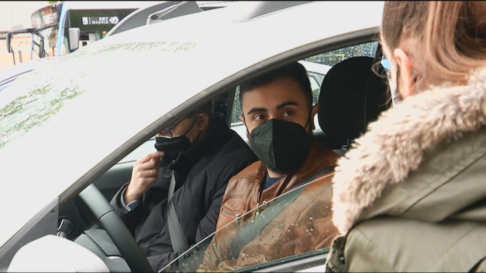 Multas de 100 euros a los no convivientes que no lleven mascarilla en el coche: ¿Lo cumplimos?