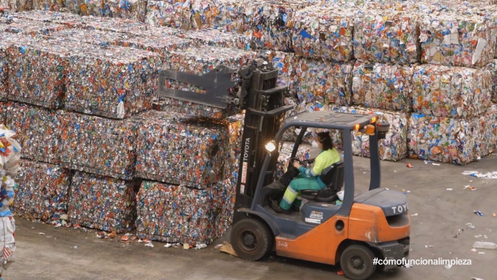 ¿Cómo se transforman los envases en nuevos recursos útiles?