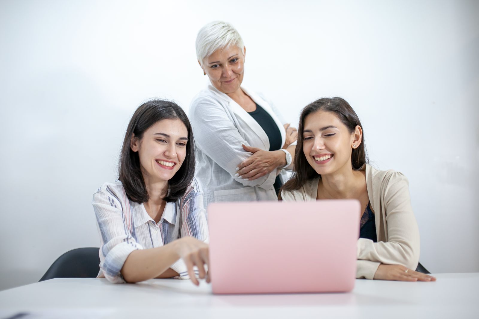 La Fundación Quiero Trabajo lanza EYA, una orientadora laboral virtual con IA para acompañar a mujeres en la búsqueda de empleo
