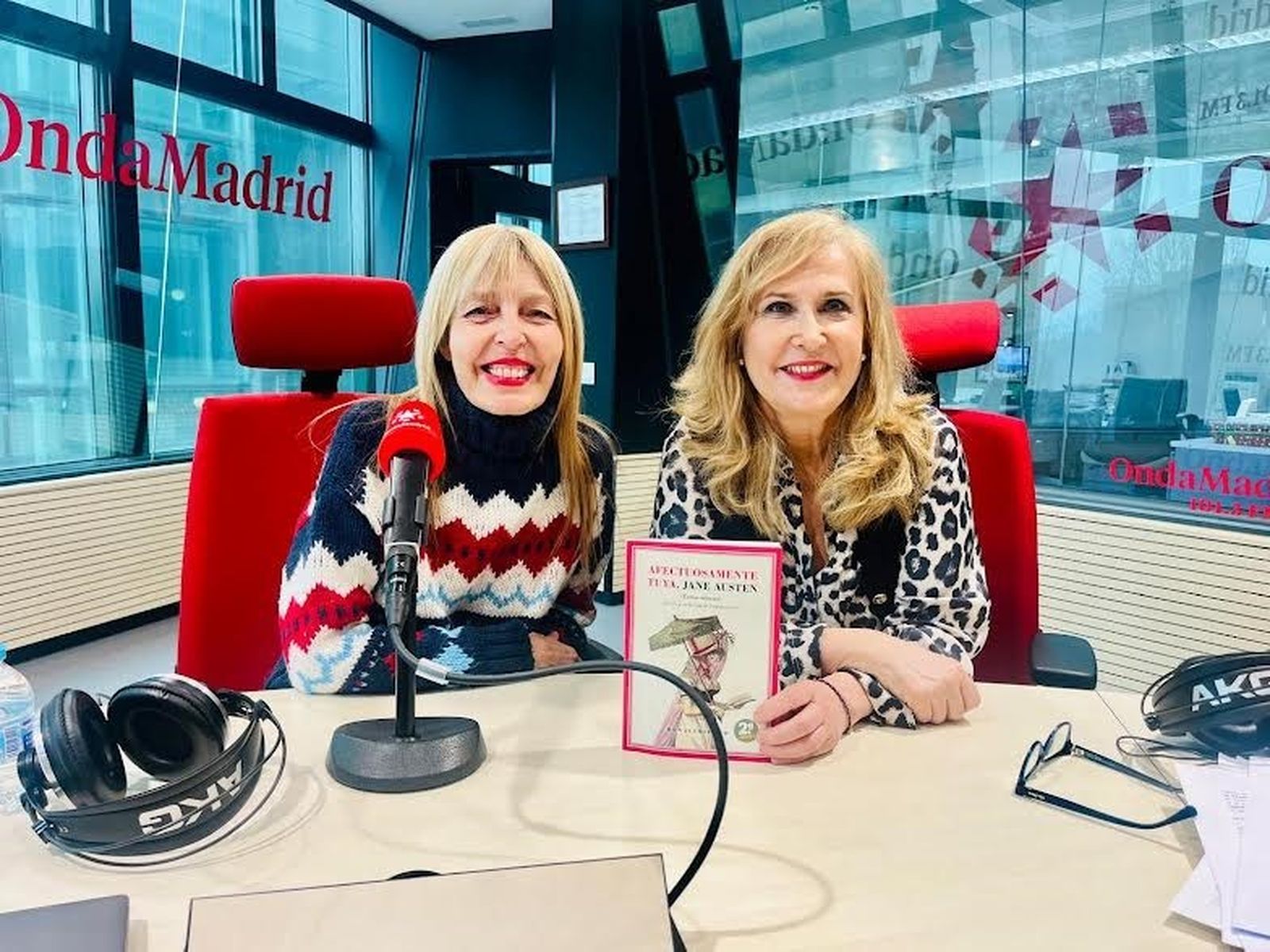 Amparo Llanos (ex de Dover) y Nieves Herrero