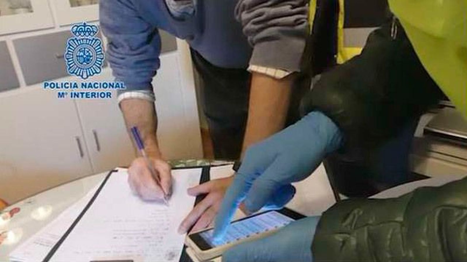 La Policía desmantela la mayor red internacional de pornografía  infantil por Whatsapp