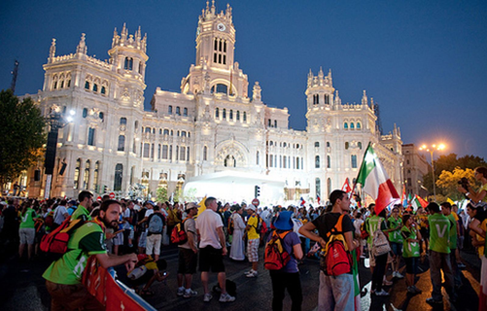 Unas 200.000 personas asisten en Cibeles  al acto religioso del Camino Neocatecumenal