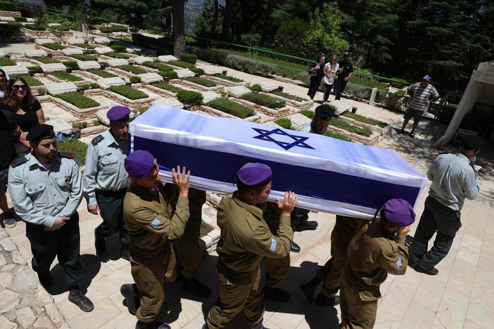 Entierro de un soldado israelí muerto en una operación en Rafah
