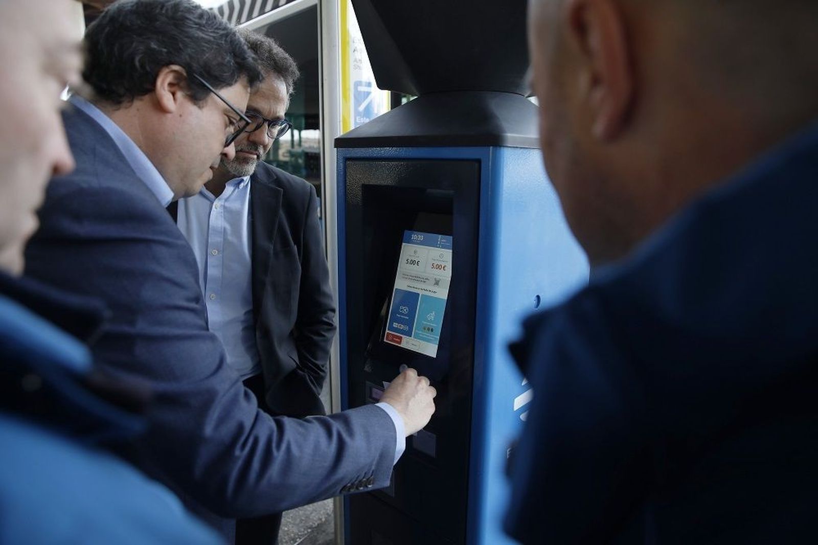 La EMT instala nuevos tótems de venta de billetes para la línea exprés al aeropuerto de Barajas