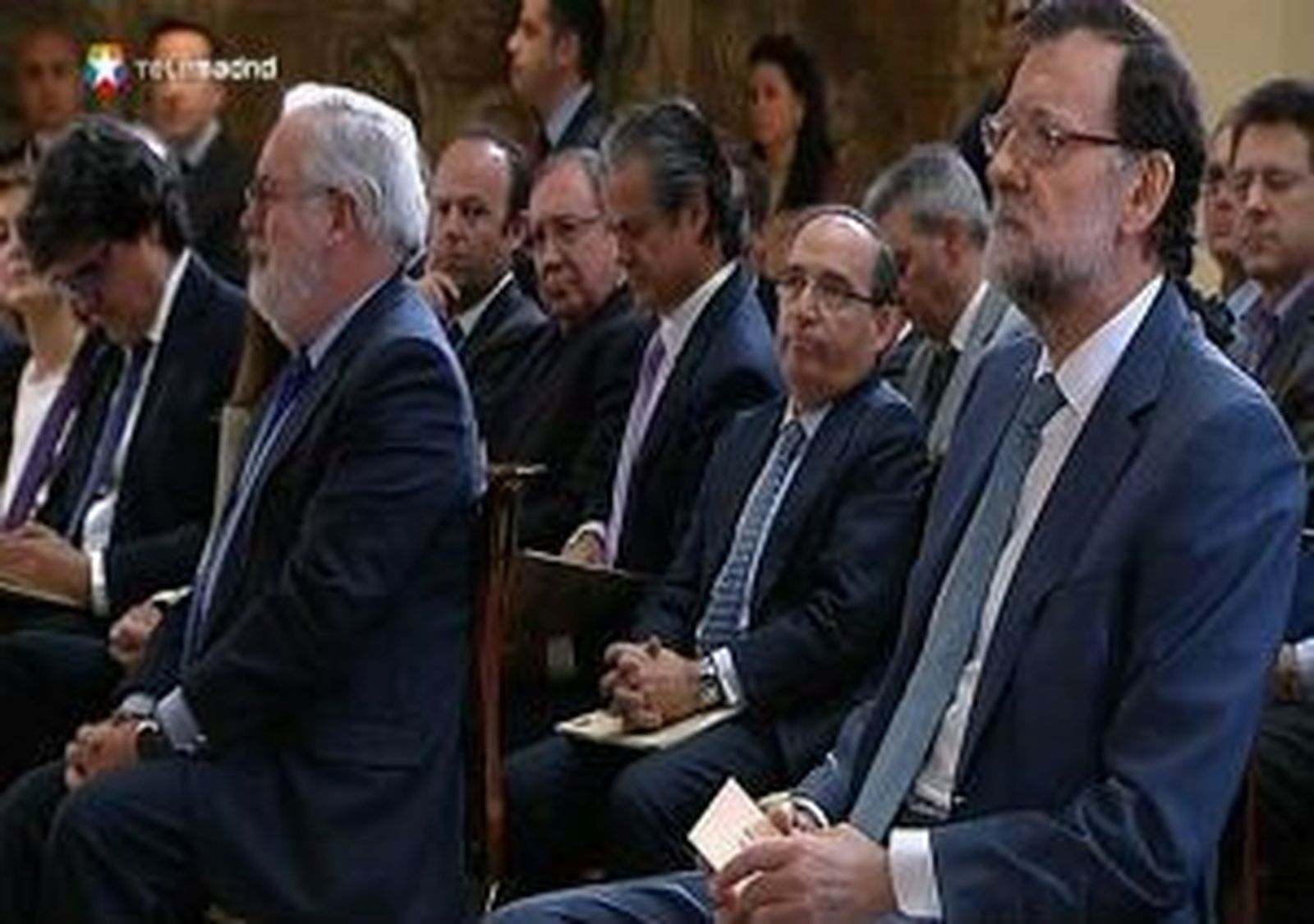 Cañete confirma que  seguirá de ministro al menos hasta el lunes