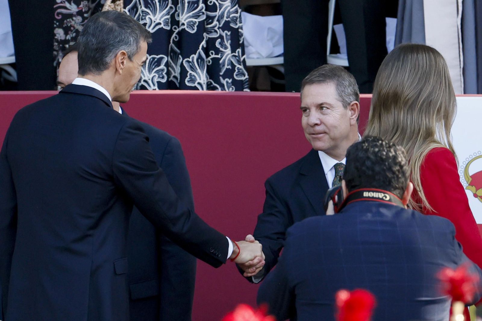 Sánchez recibido con abucheos a su llegada al desfile de la Fiesta Nacional en Madrid
