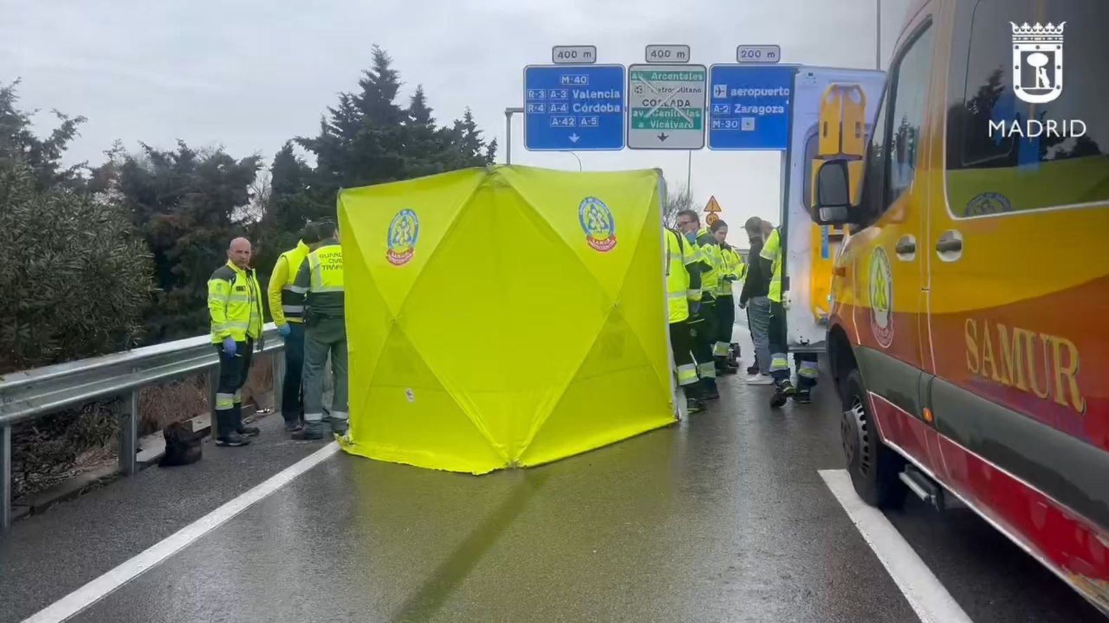 Un motorista muere en el acto en la M-21 tras caer e impactar contra un coche