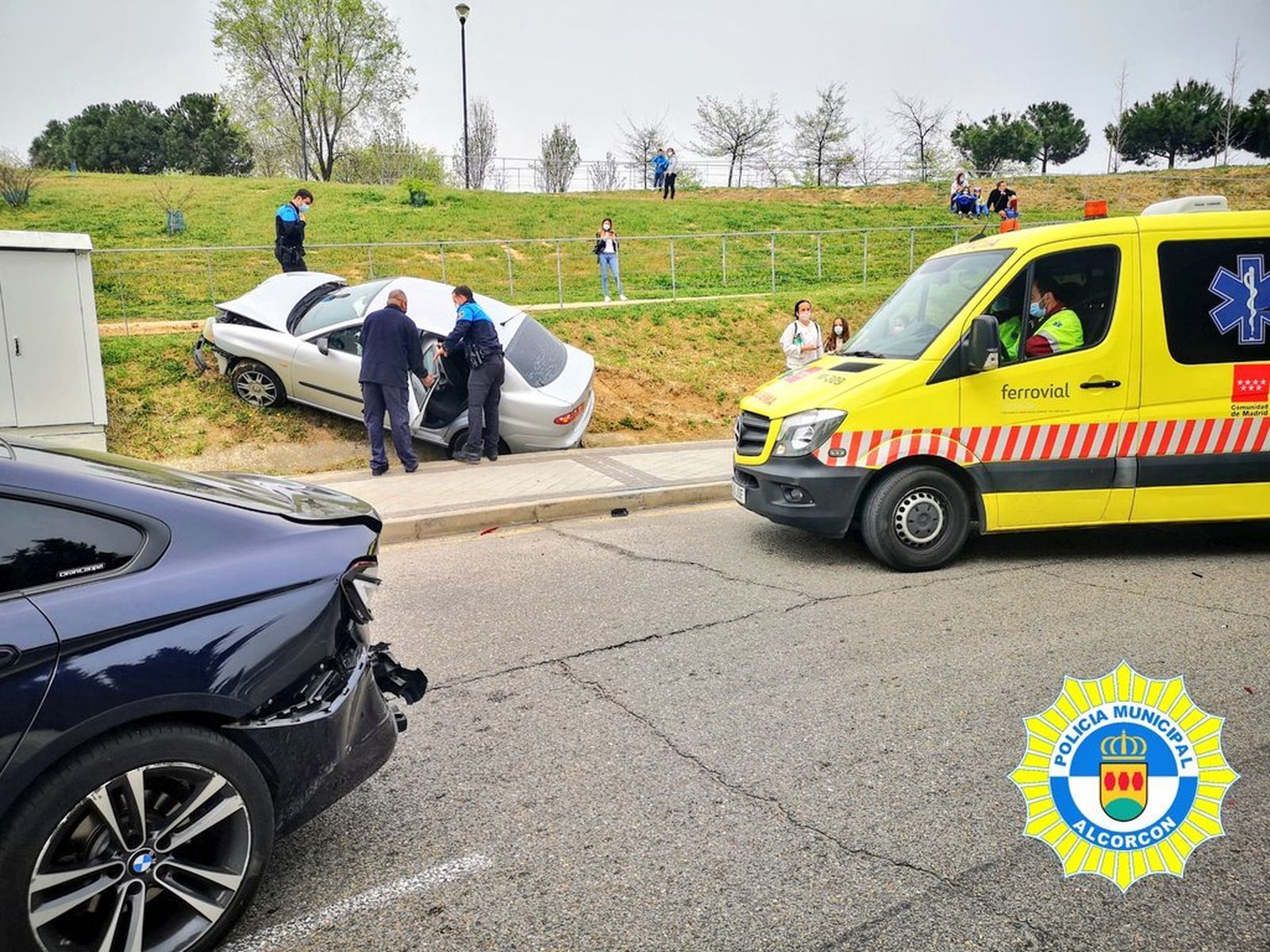 La Policía Local de Alcorcón interviene en un accidente en la calle Bruselas