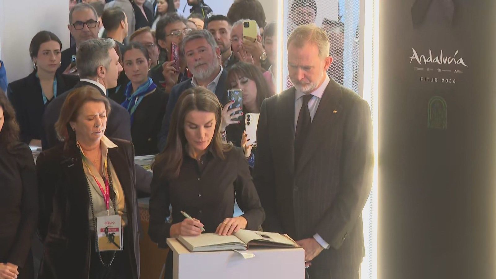 Los Reyes inauguran Fitur de luto por la tragedia ferroviaria