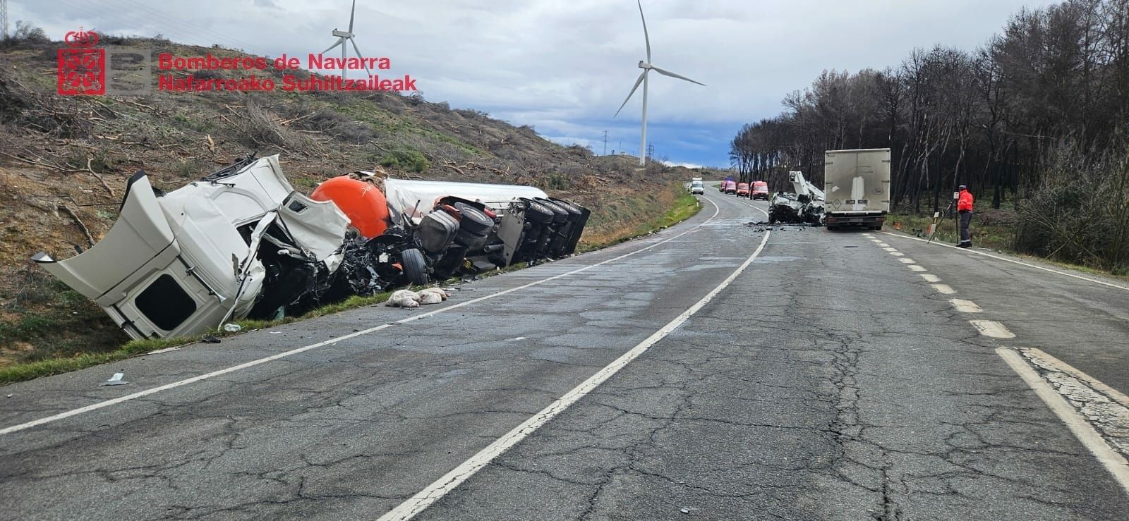 Un muerto y un herido grave tras colisionar dos camiones en Cadreita, Navarra