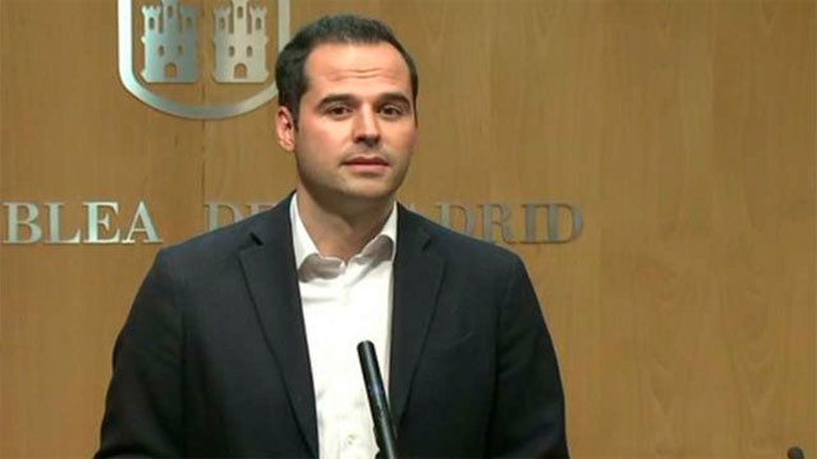 Aguado exige la dimisión de Cifuentes y que el PP presente su candidatura alternativa