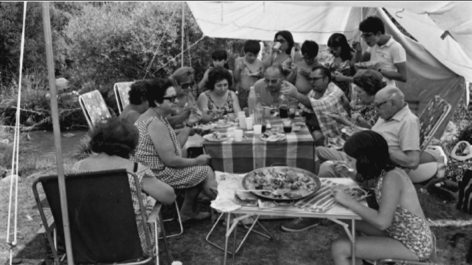 'Vacaciones del siglo XX': una muestra de como pasaban los madrileños la época estival