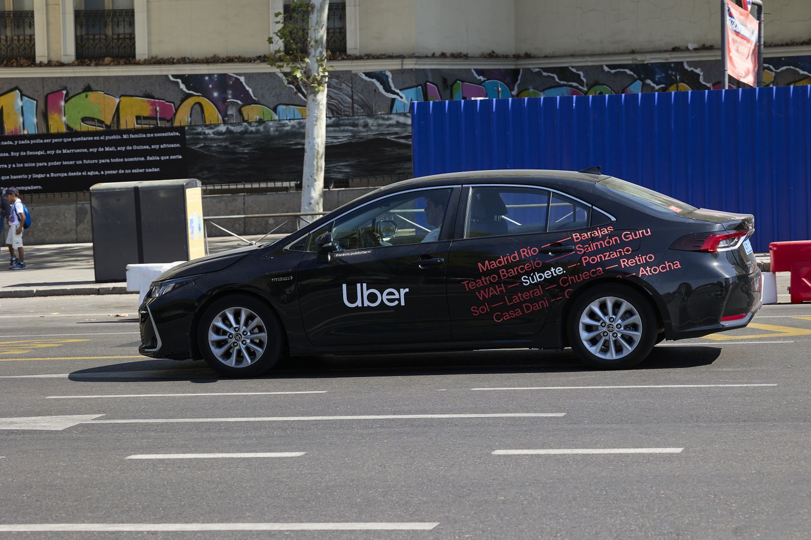 Un taxi de Uber en la zona de Atocha