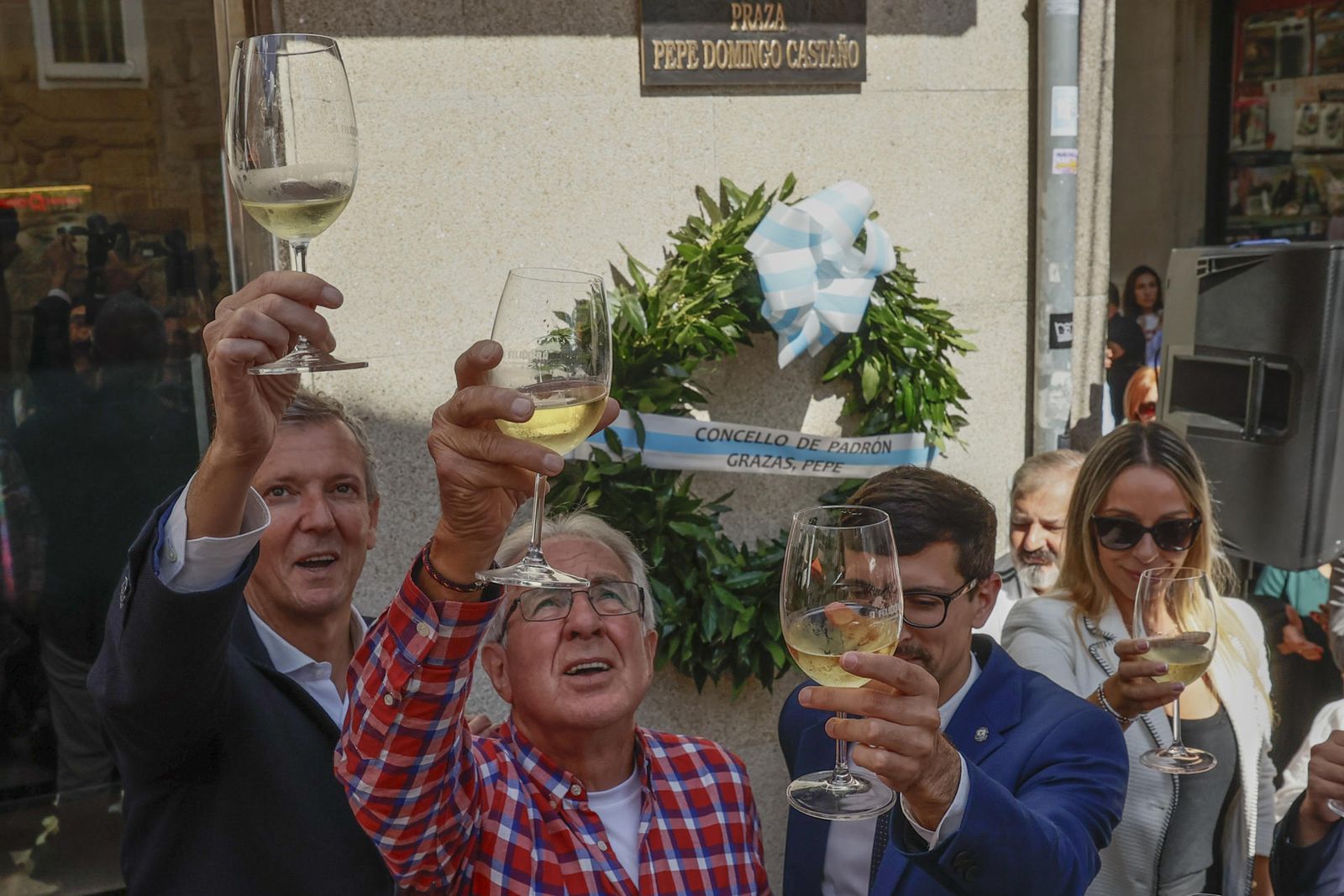 Emotivo homenaje a Pepe Domingo Castaño en su pueblo, Padrón: "Cuánto amor dejas, Pepe"