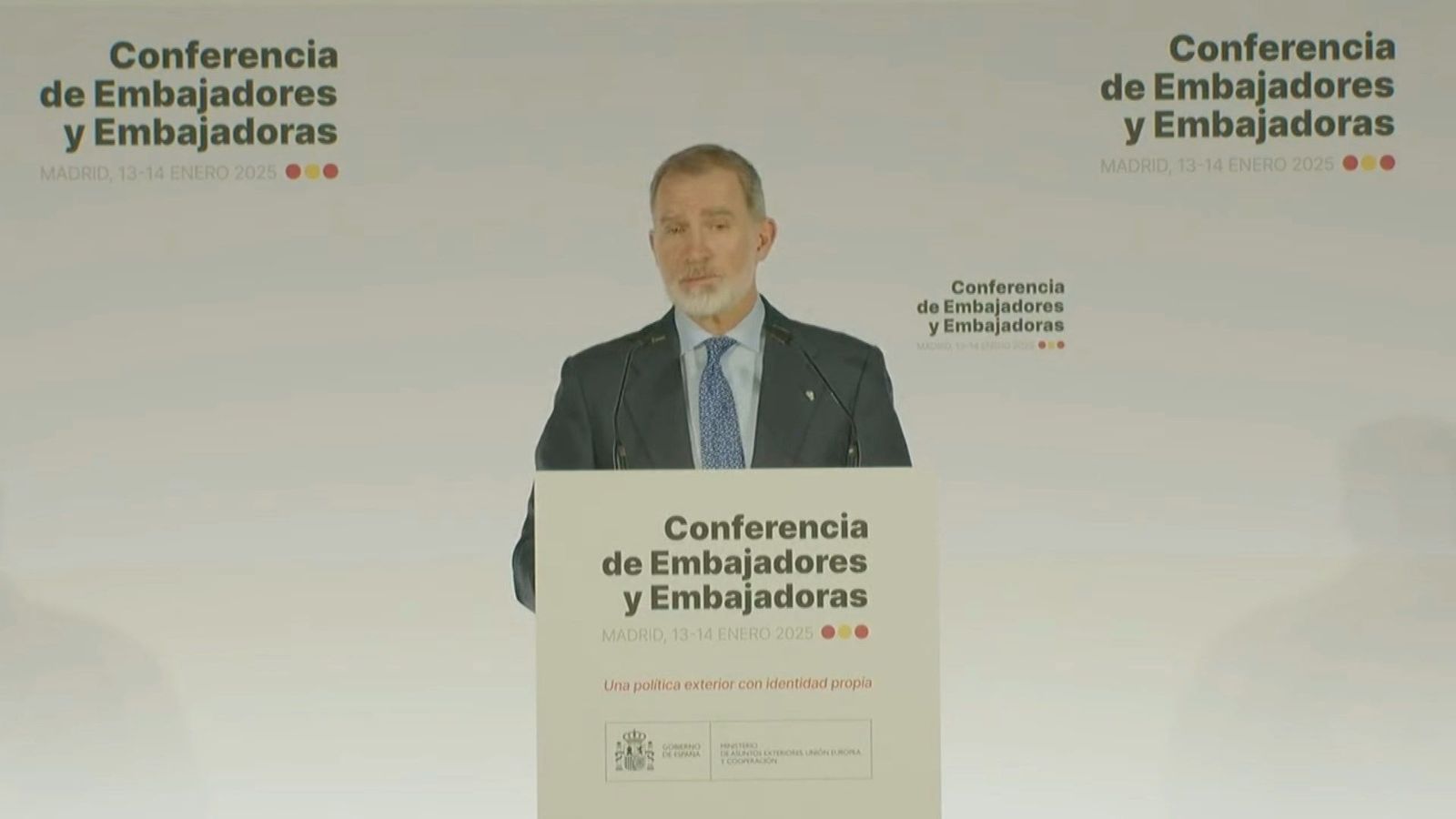 El Rey pide a los embajadores que ofrezcan "una imagen nítida y fiable" de España