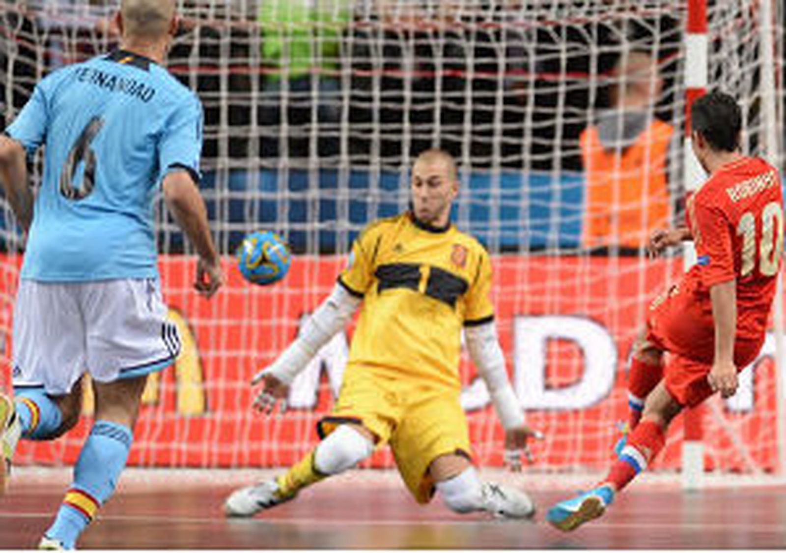 España cae con Rusia