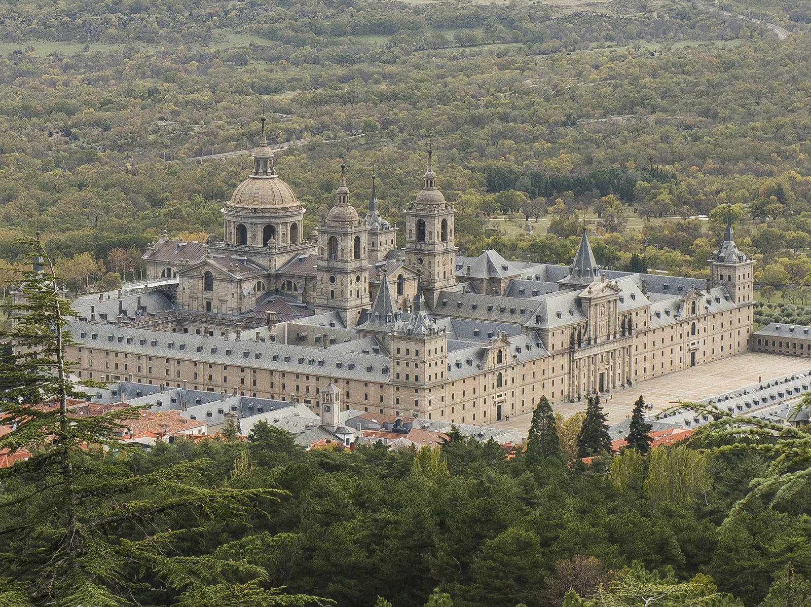 Vista del Monasterio de San Lorenzo de El Escorial desde las alturas