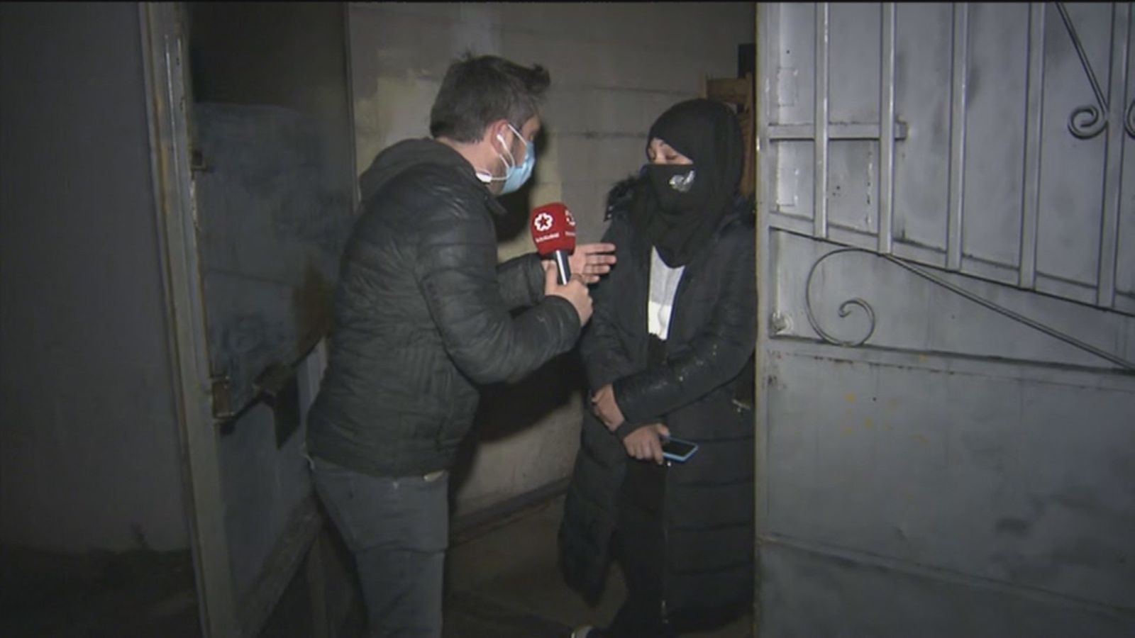 Una familia sin luz en la Cañada Real