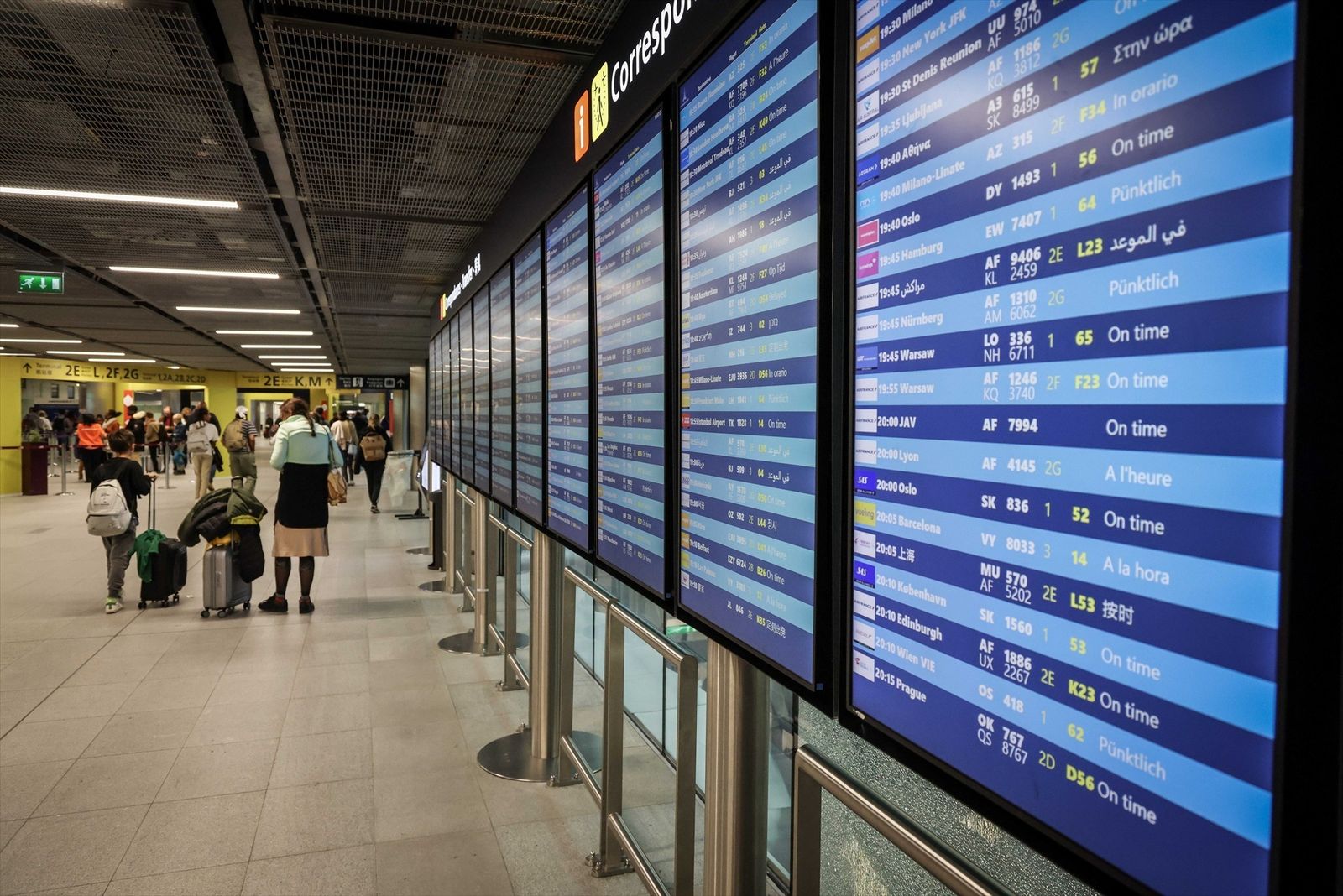 Panel del vuelos del aeropuerto de Orly