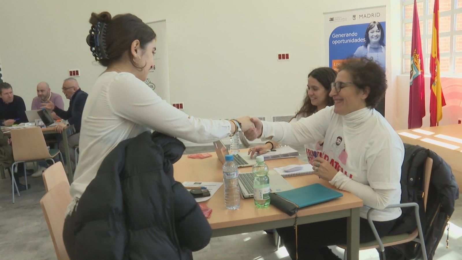 Cinco empresas madrileñas buscan camareros en Madrid, mediante entrevistas exprés