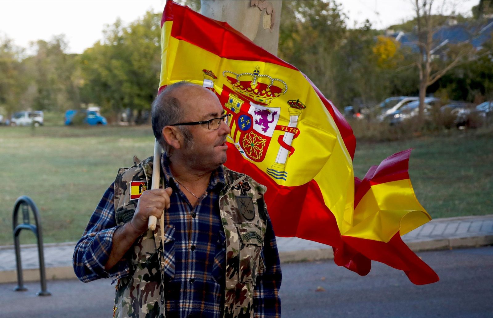 Un simpatizante de Franco, con la bandera española