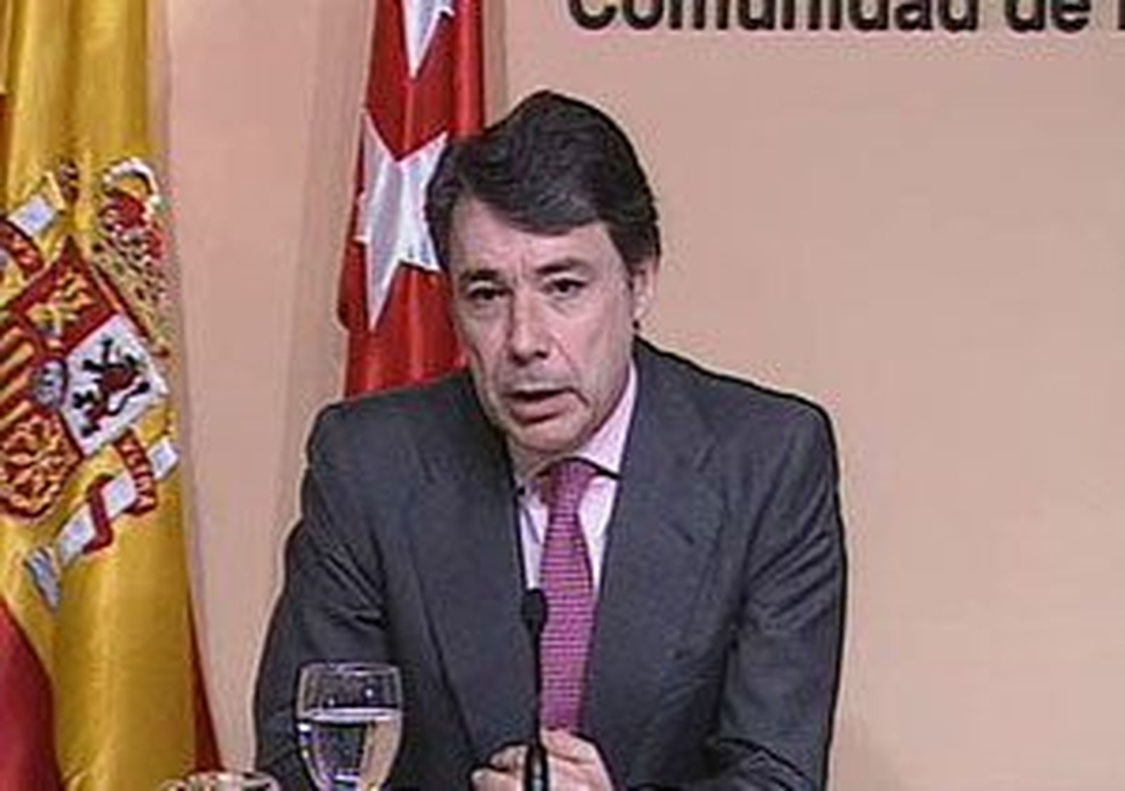 La Comunidad apoya suprimir coches oficiales