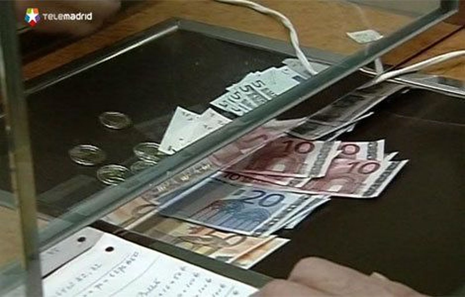 Los españoles dedican medio  año de trabajo a pagar impuestos, según Civismo