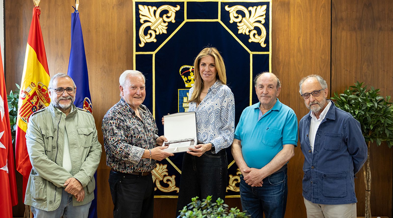 Reunión de la junta directiva de 'La Inseparable' de Pozuelo de Alarcón con la alcaldesa