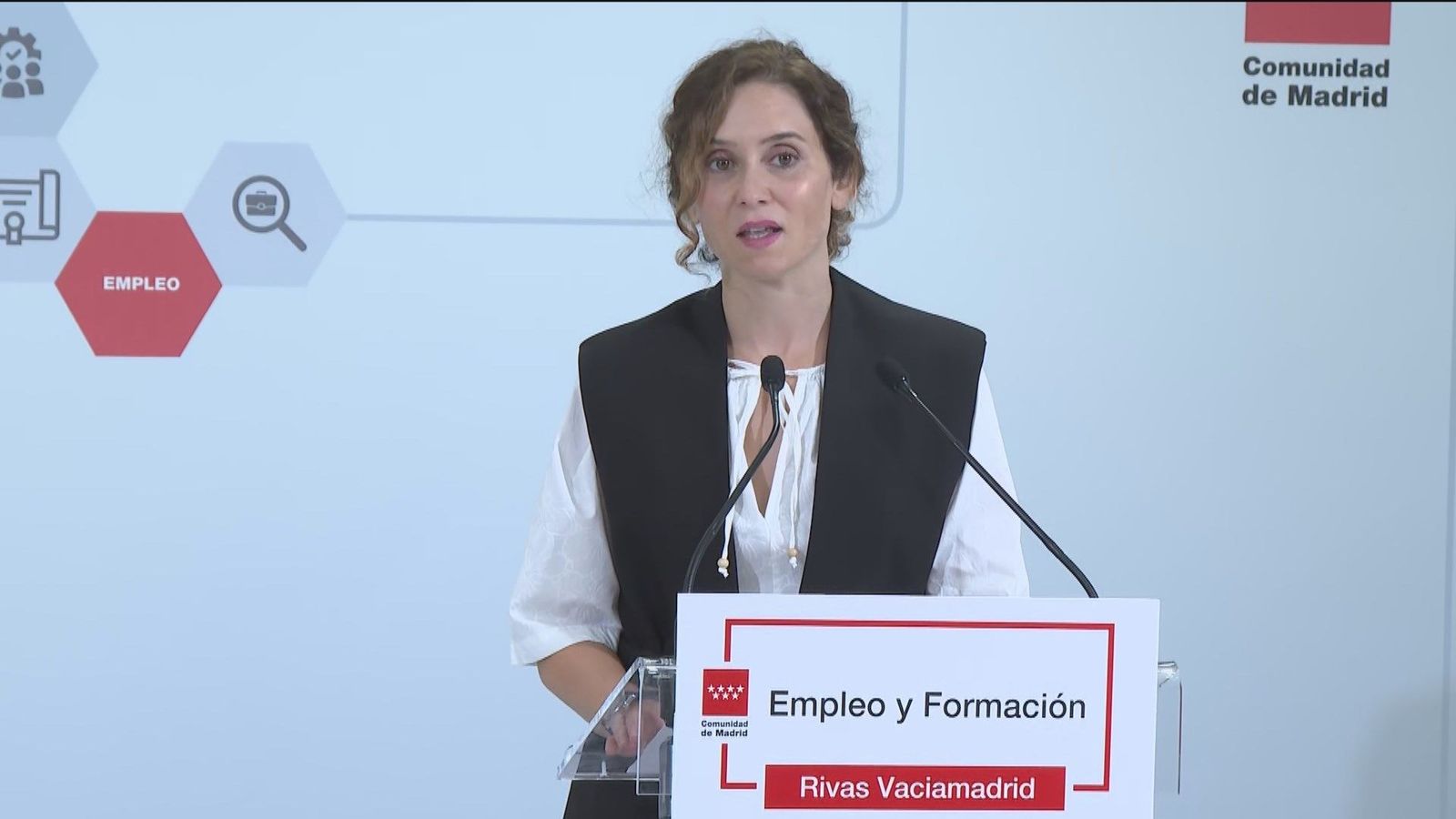 Ayuso anuncia que la Comunidad de Madrid enviará ofertas de empleo por WhatsApp