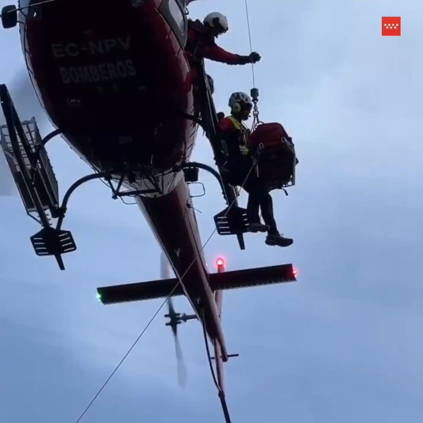 El espectacular rescate de un ciclista accidentado en Camino de la Fuente la Teja, en Torrejón de Velasco