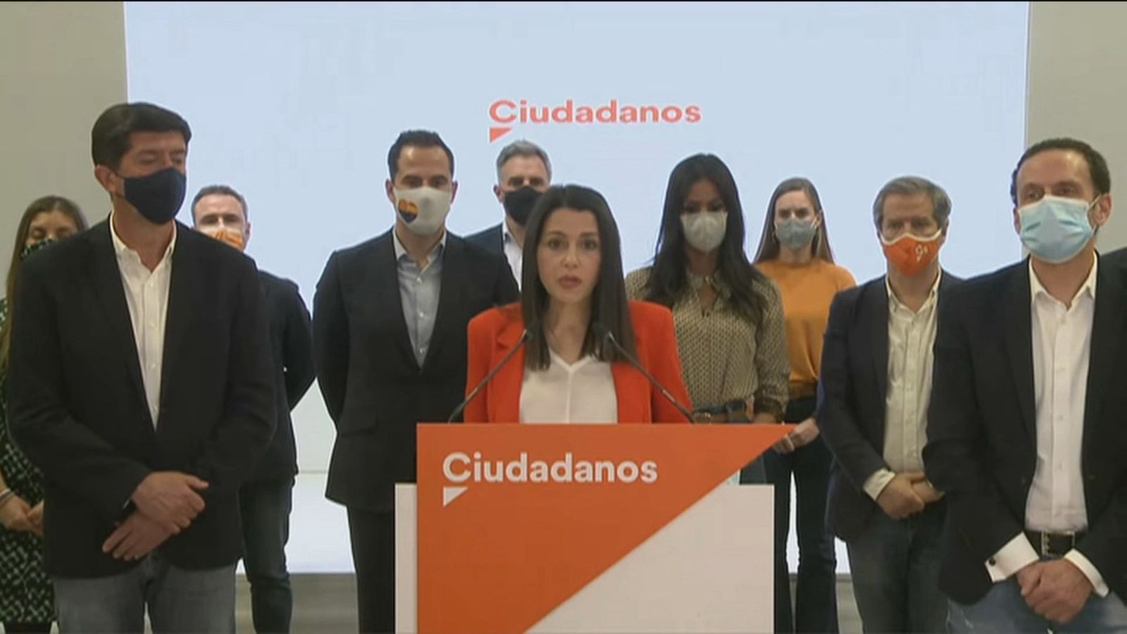 Arrimadas sigue pese a los "errores" y denuncia una operación para acabar con Ciudadanos