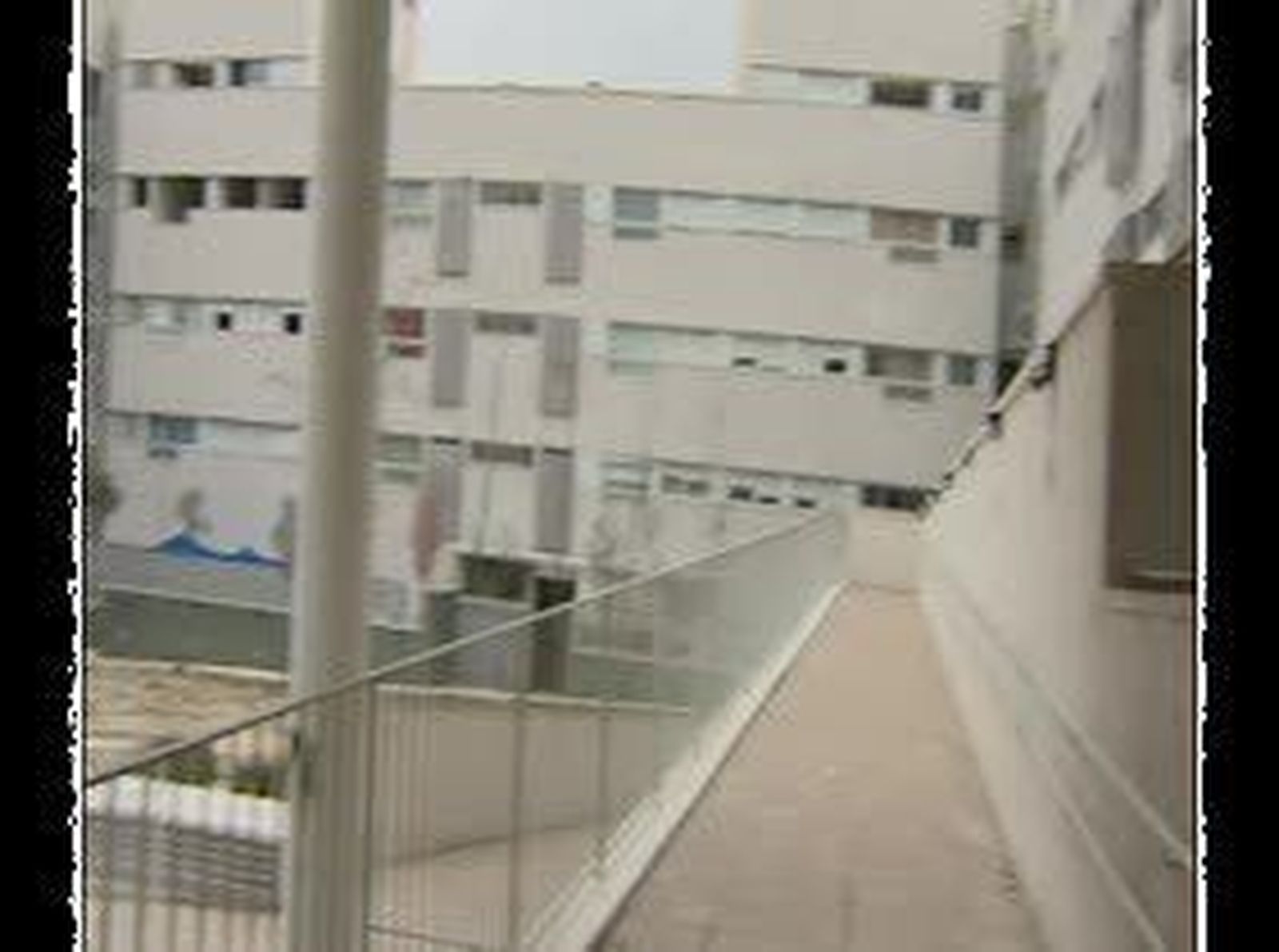 Macrorredada policial contra violentos okupas en Navalcarnero